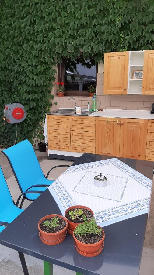 U Mna Doma Apartment Lucatin Bagian luar foto