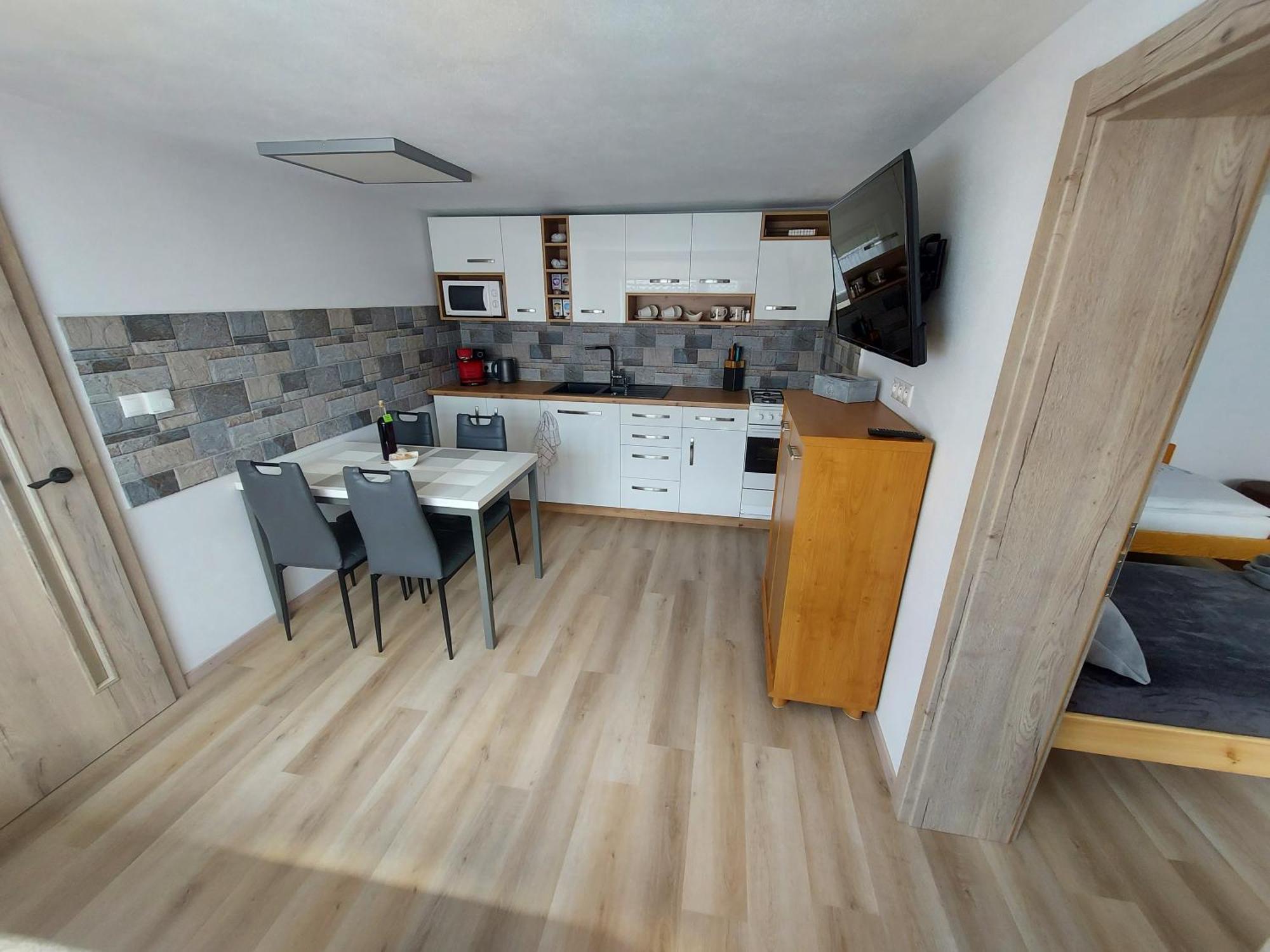 U Mna Doma Apartment Lucatin Bagian luar foto